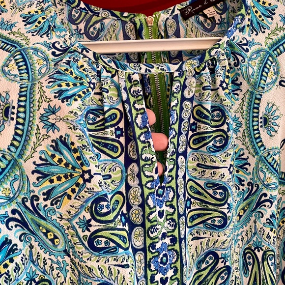 NWOT, Sleeveless peekaboo front top, zipper back size Small/Medium - Picture 4 of 5